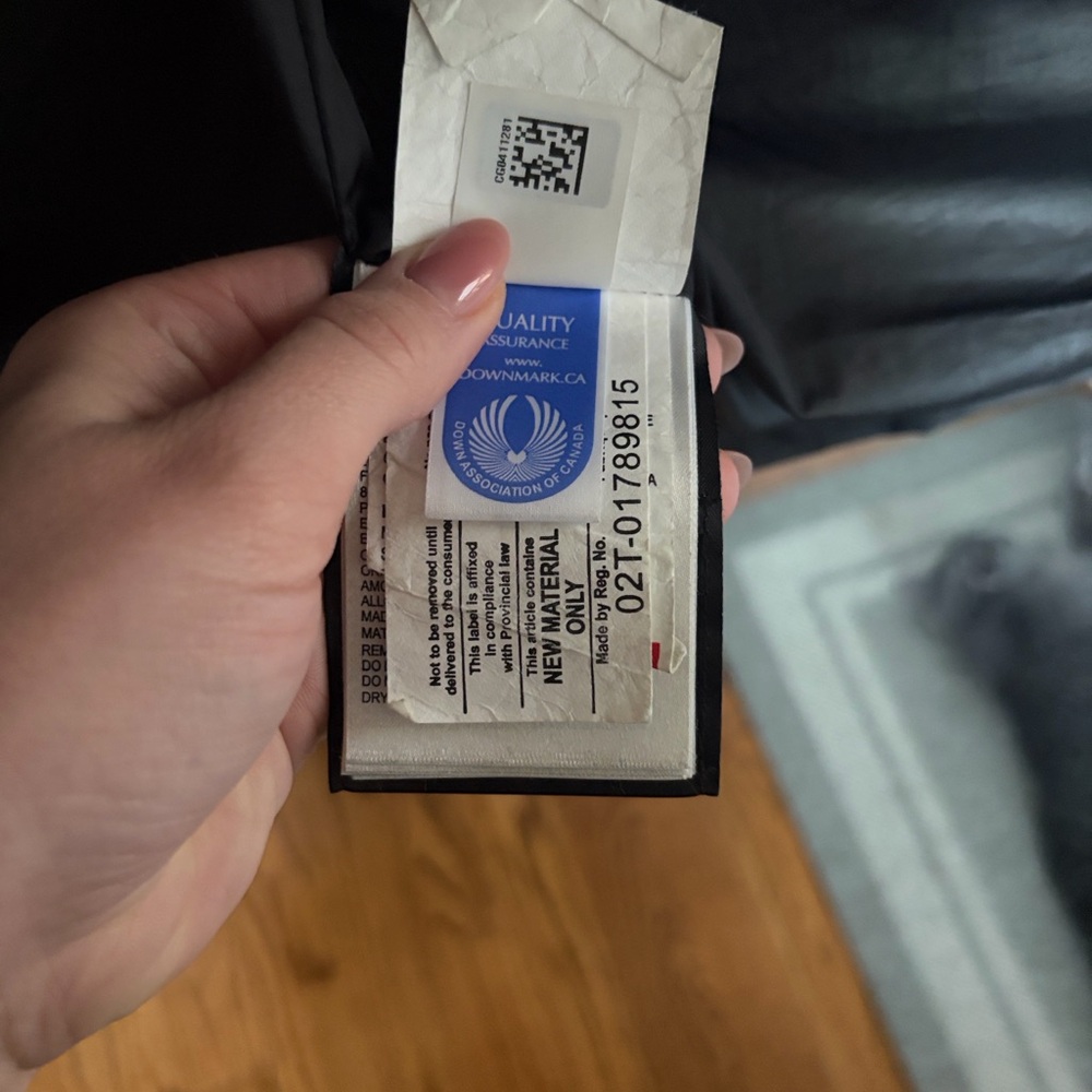 Canada Goose Carson Parka with Fur Trim - Black Label - Picture 9 of 13